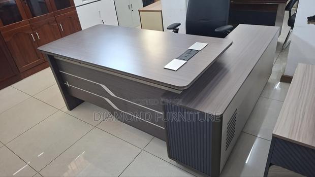 1.8m Executive Office Desk With Power Socket Cable Grommet . - thumbnail 2