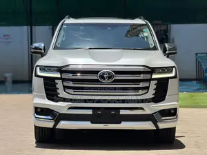 New Toyota Land Cruiser LC300 2023 Pearl