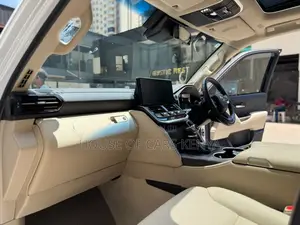 New Toyota Land Cruiser LC300 2023 Pearl