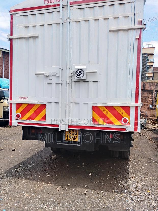 Hd Fuso Canter 2018 White - thumbnail 4