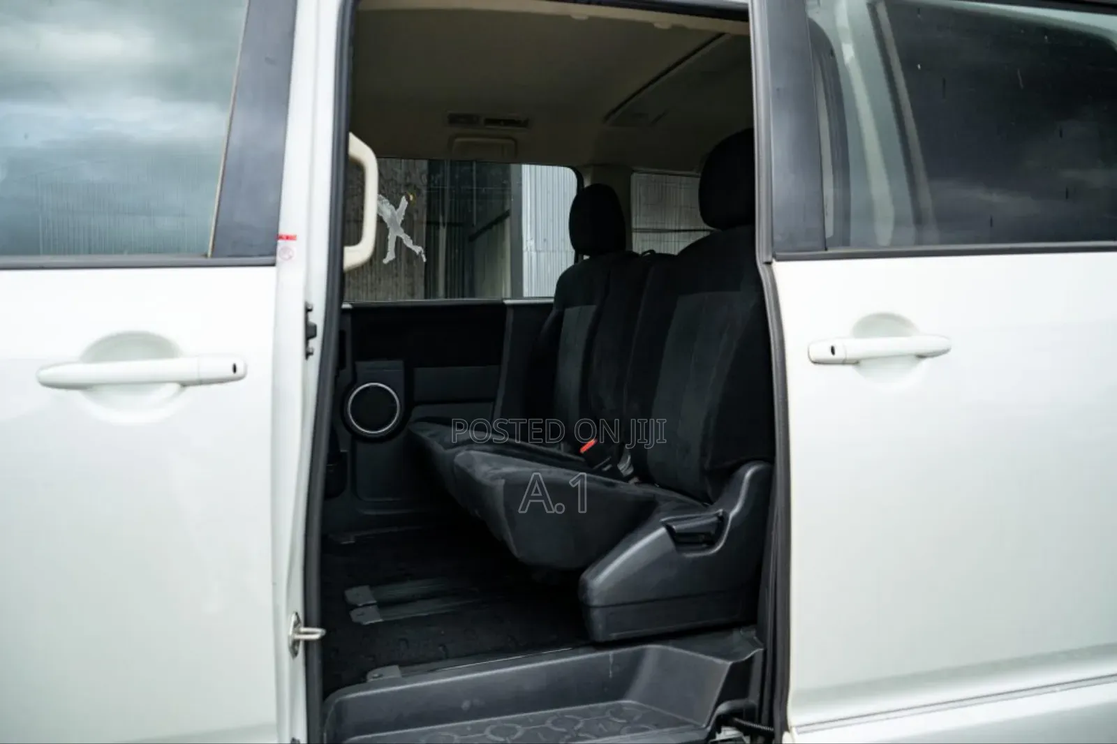 Mitsubishi Delica 2019 White