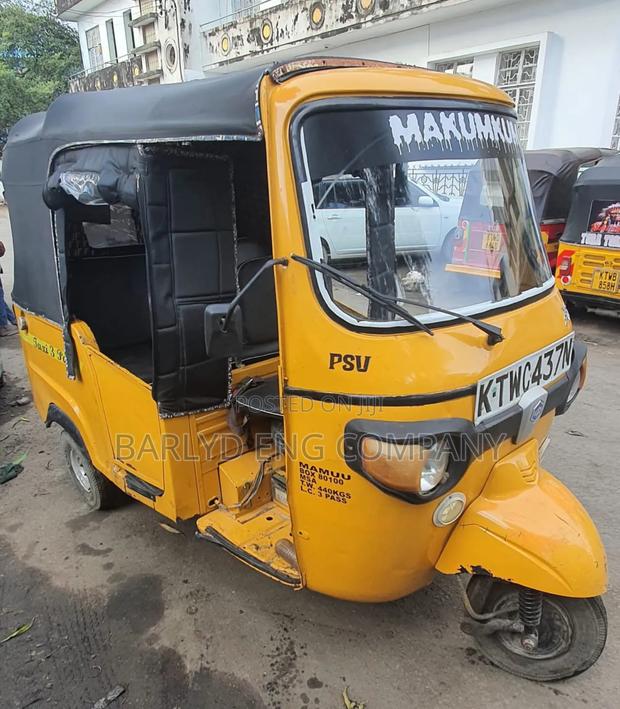 Piaggio 2023 Yellow