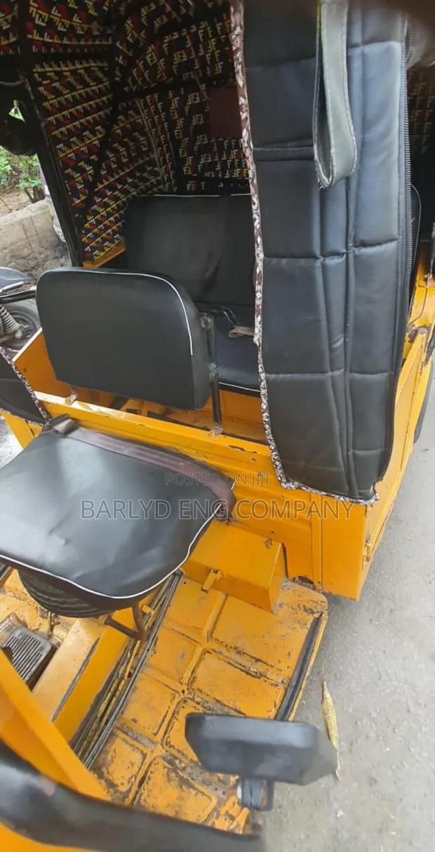 Piaggio 2023 Yellow - thumbnail 3