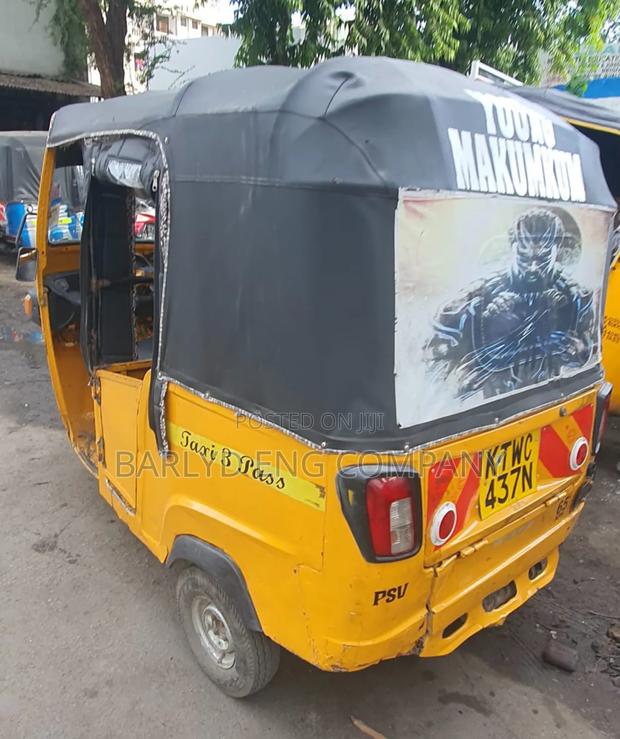 Piaggio 2023 Yellow - thumbnail 7