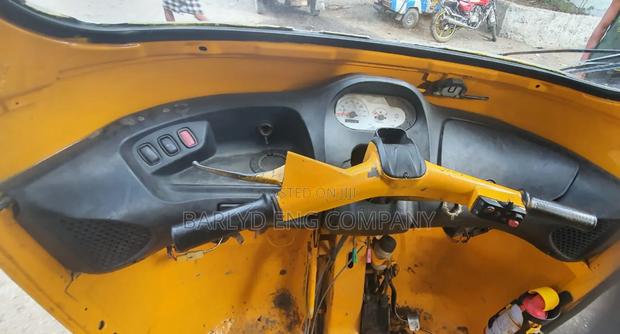 Piaggio 2023 Yellow - thumbnail 8