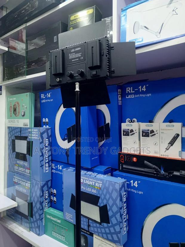 Professional Led Video Light Panel (Led-u600+) With Adjustable Stand - main view