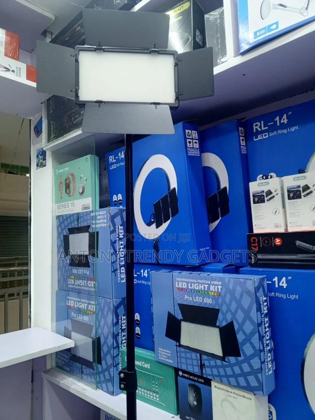 Professional Led Video Light Panel (Led-u600+) With Adjustable Stand - thumbnail 3