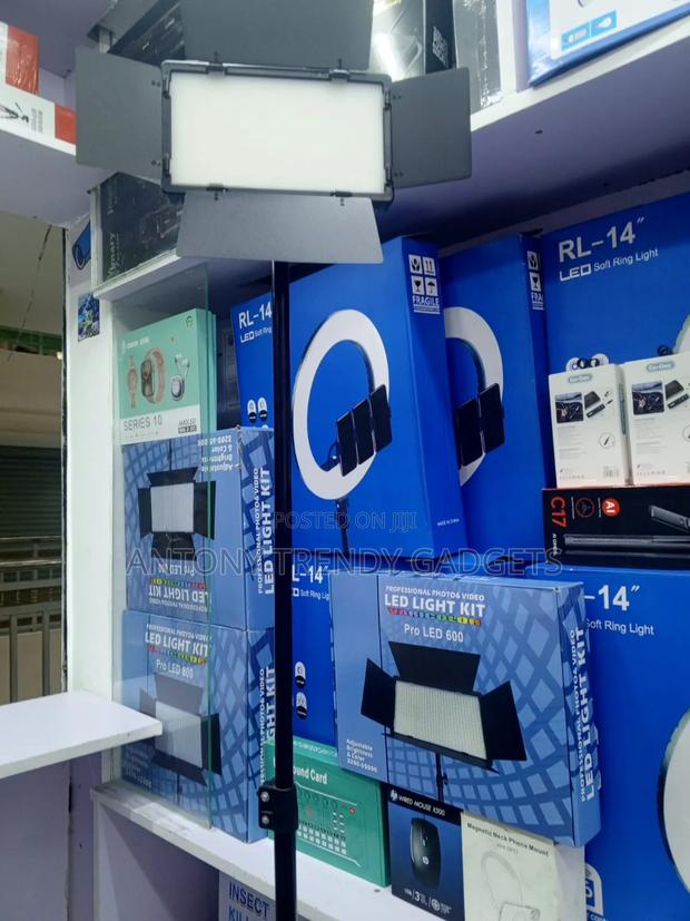 Led-u600+ Panel Light
• Adjustable Brightness Control - main view