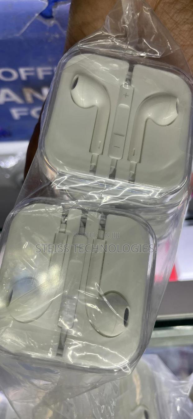 iPhone- Jack Earphones. - thumbnail 2