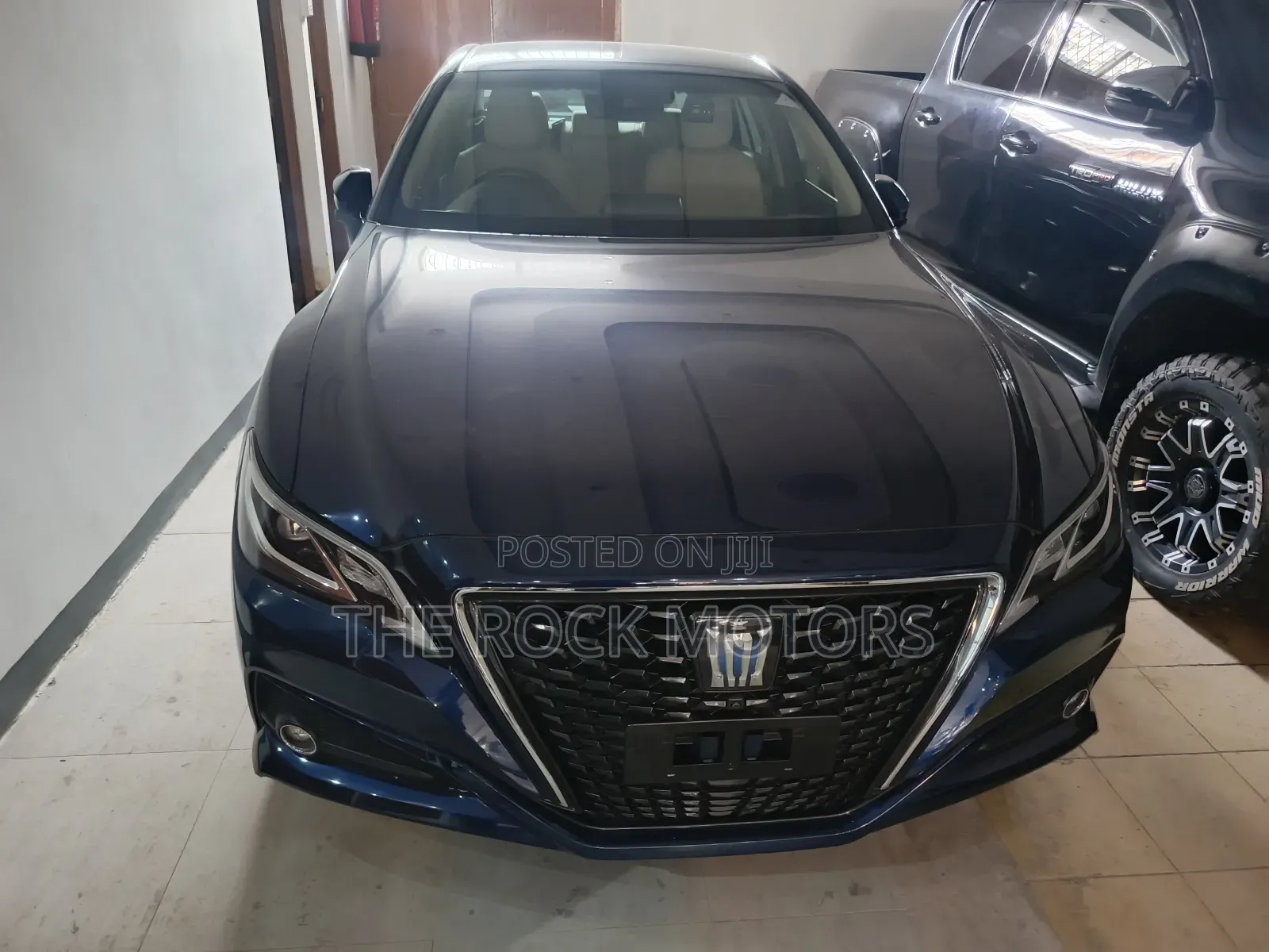Toyota Crown 2018 Blue
