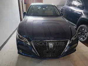 Toyota Crown 2018 Blue