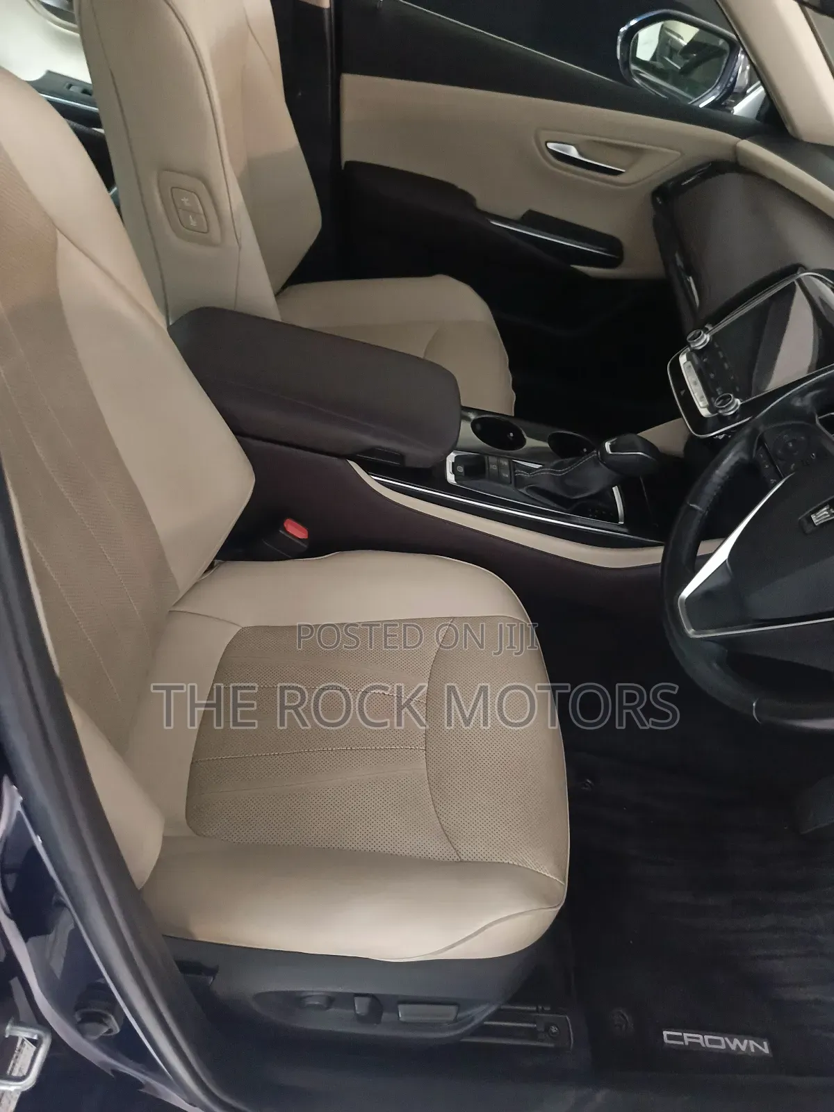 Toyota Crown 2018 Blue