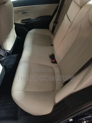 Toyota Crown 2018 Blue