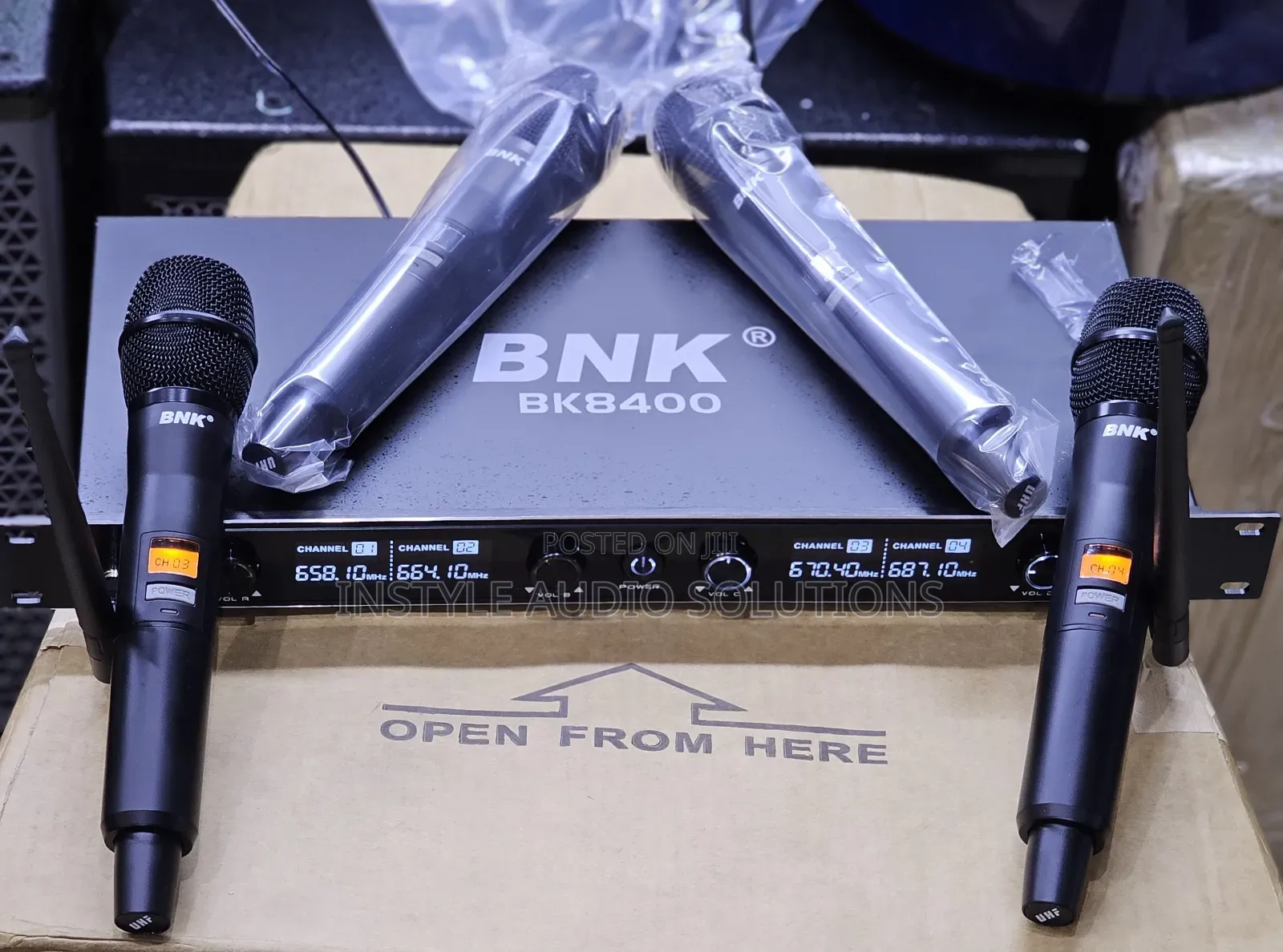 Bk8400 Wireless Uhf Quality Microphones 100 Meters Frequency Range