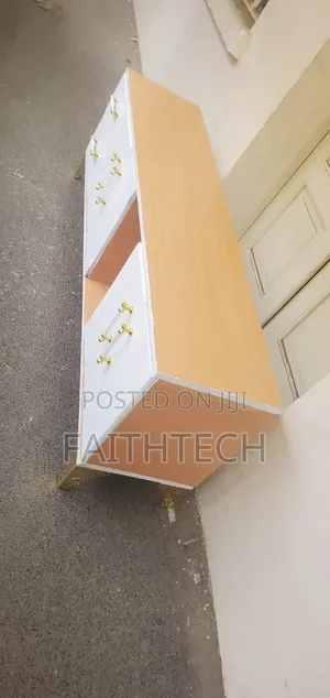 5.5 FTS With Laminate Board Executive Tv Stand