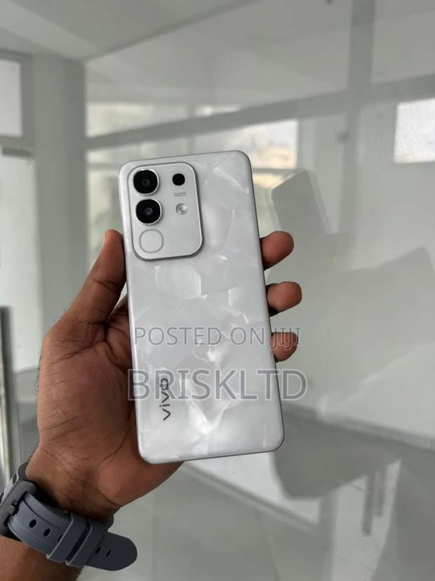 New Vivo Y29 256 GB White - main view