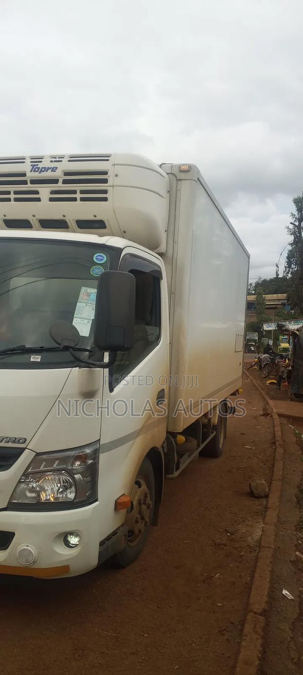 Hino Dutro Fridge 2019 White - thumbnail 2
