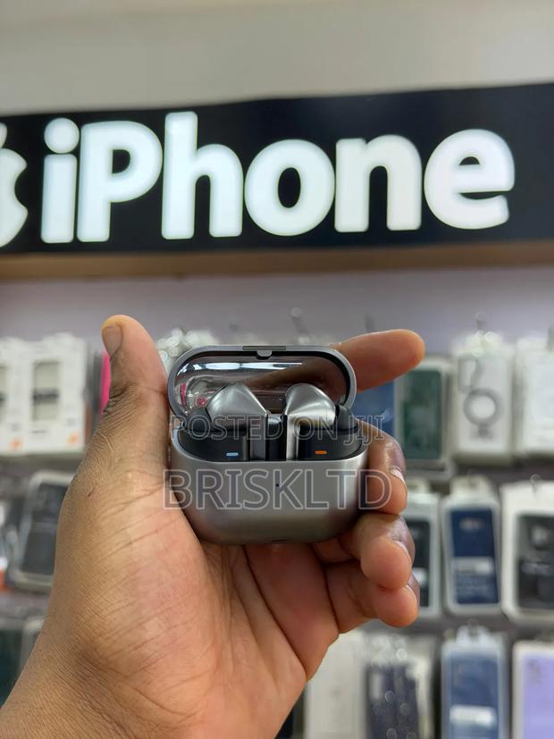 Galaxy Buds 3 Pro - main view