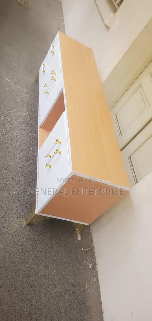 5.5 FTS With Laminate Board Executive Tv Stand
