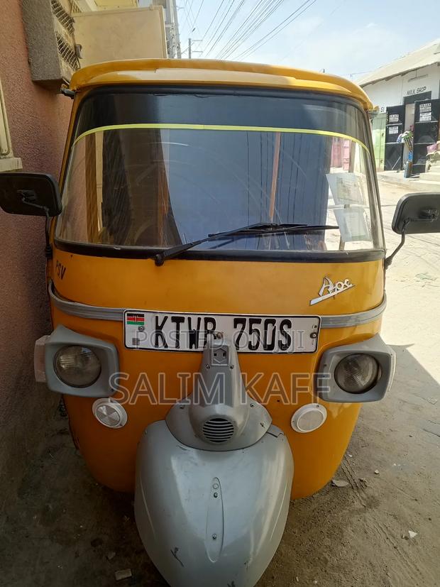 Piaggio 2018 Yellow - thumbnail 2