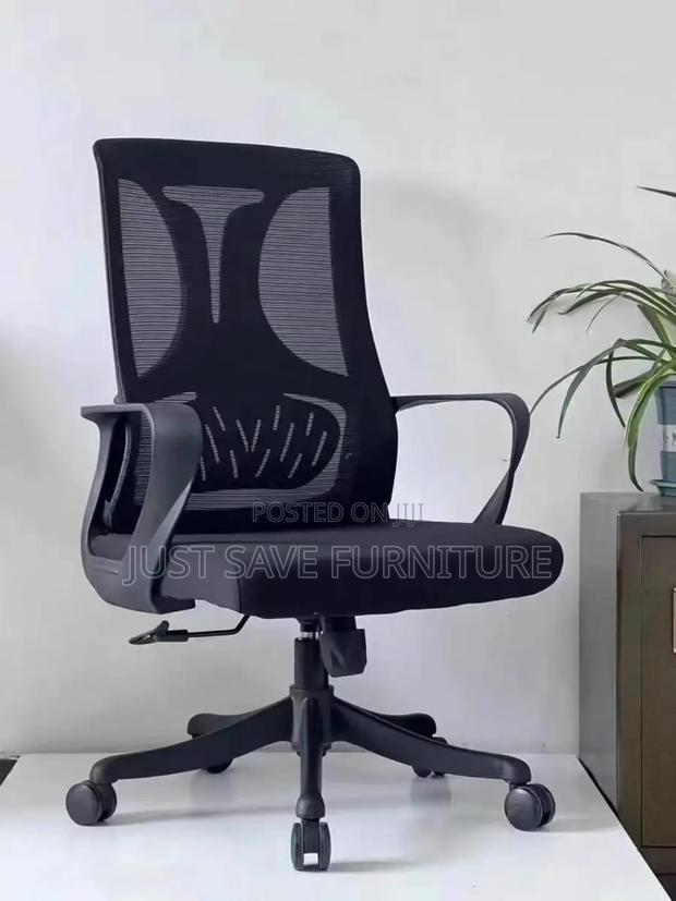 Ergonomic High-Back Mesh Office Chair – Adjustable Swivel