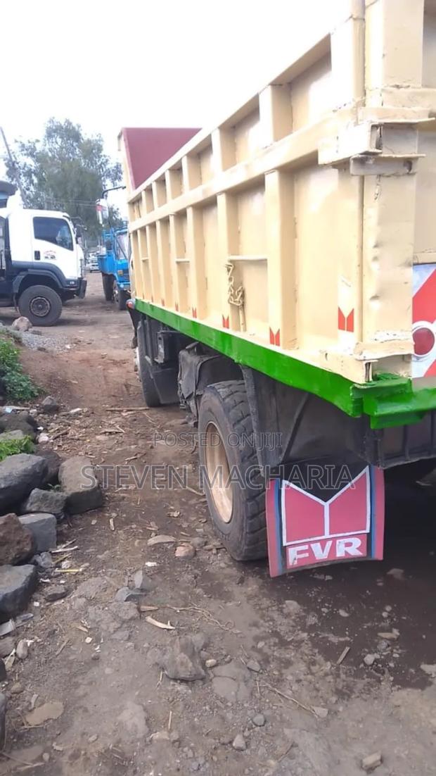 Isuzu FVR Tipper - thumbnail 2