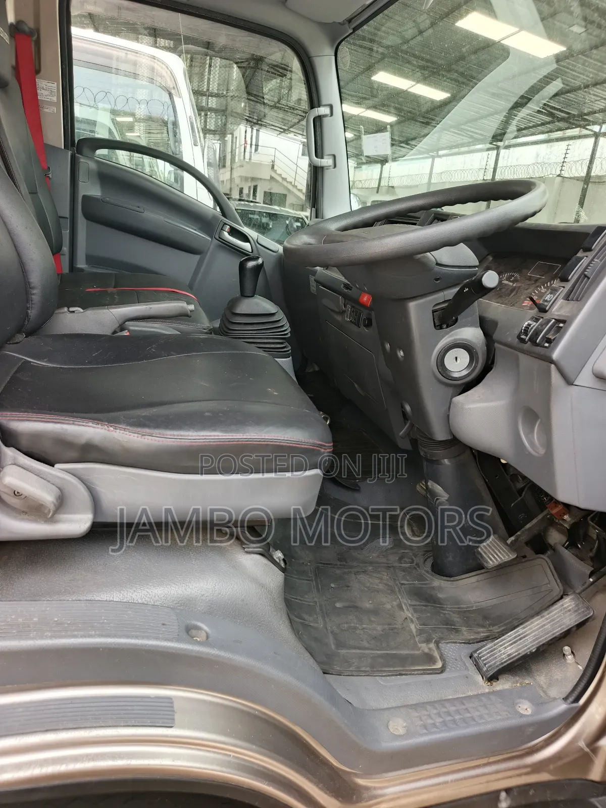 Isuzu Elf. 2020 Model