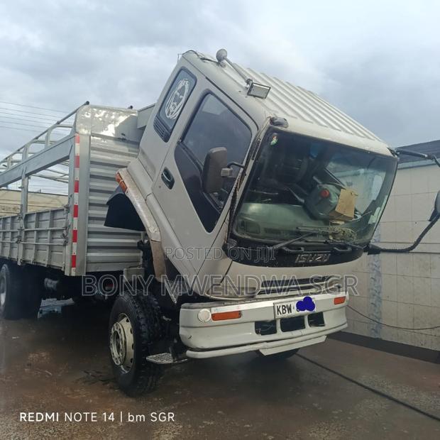 Isuzu FVZ Old Model - main view