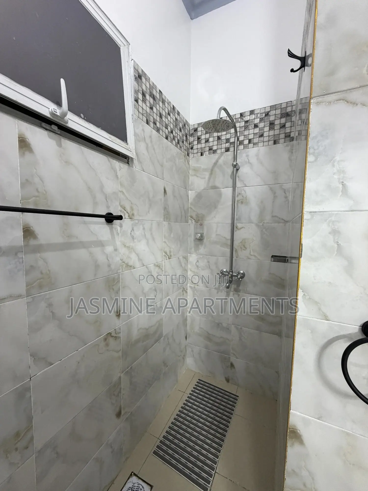 Luxury 2br Apartment | Ac, Wi-Fi, Hot Showers