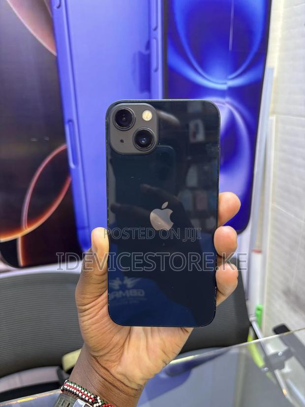 Apple iPhone 13 128 GB Black - main view