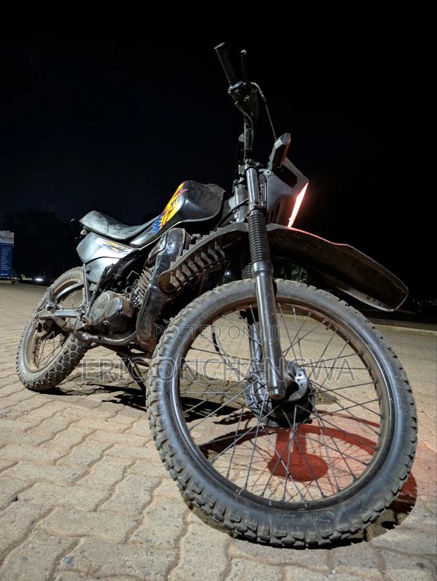 Yamaha DT125 2005 Black - thumbnail 2