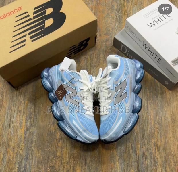 New Balance 2000 - main view