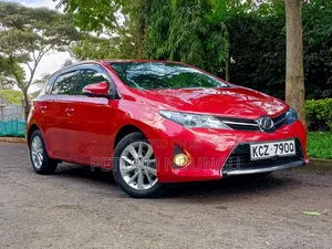 Toyota Auris 2013 Red