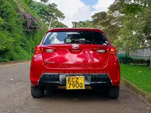 Toyota Auris 2013 Red