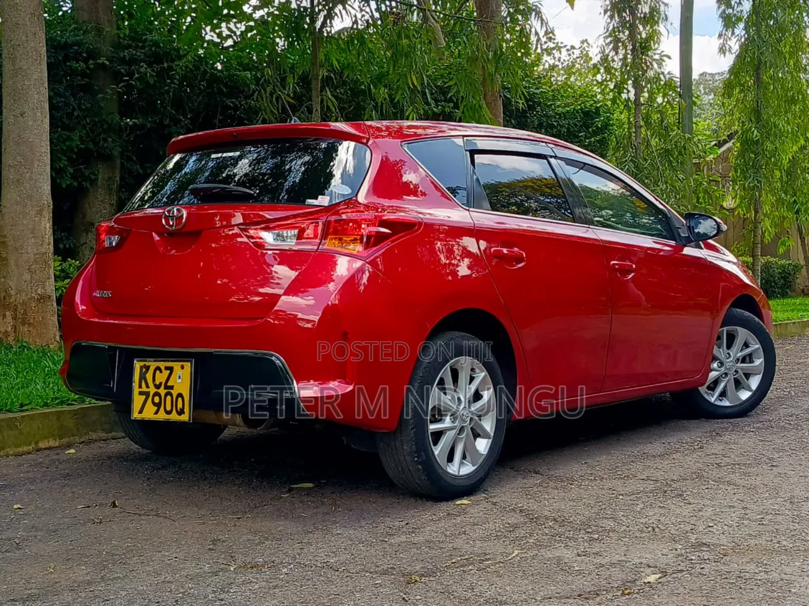 Toyota Auris 2013 Red