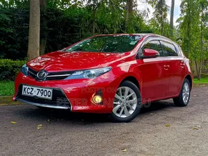 Toyota Auris 2013 Red