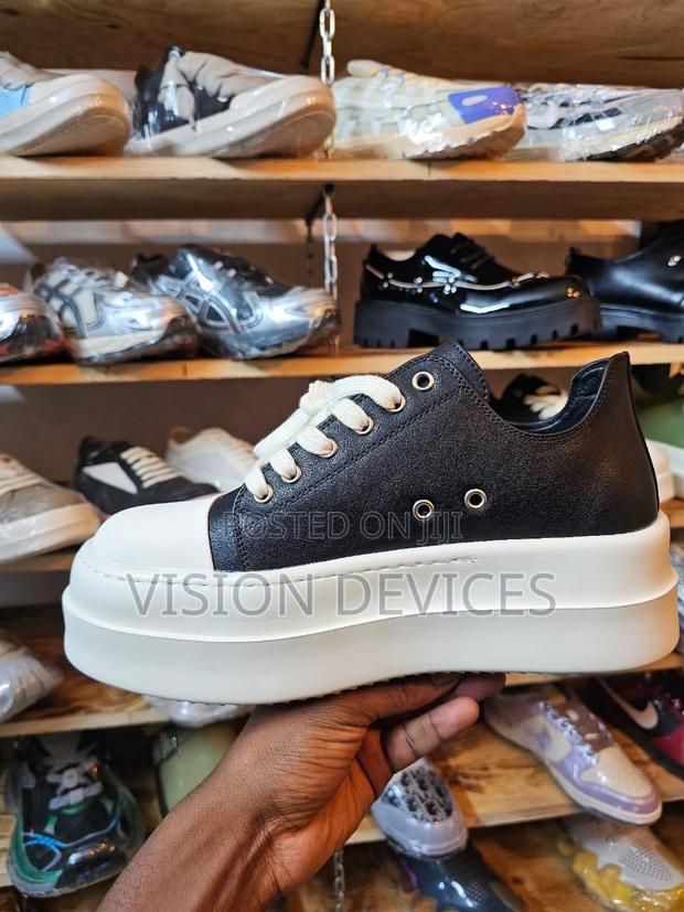 Latest Fashioned Gen Z Boots - main view