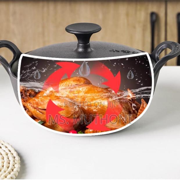 Pre-Seasoned Cast Iron Stew Pot (5l) - thumbnail 4