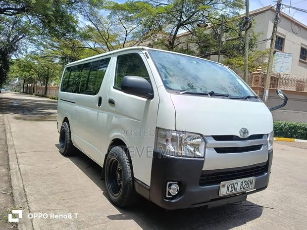 Toyota HiAce 2016 White - thumbnail 3