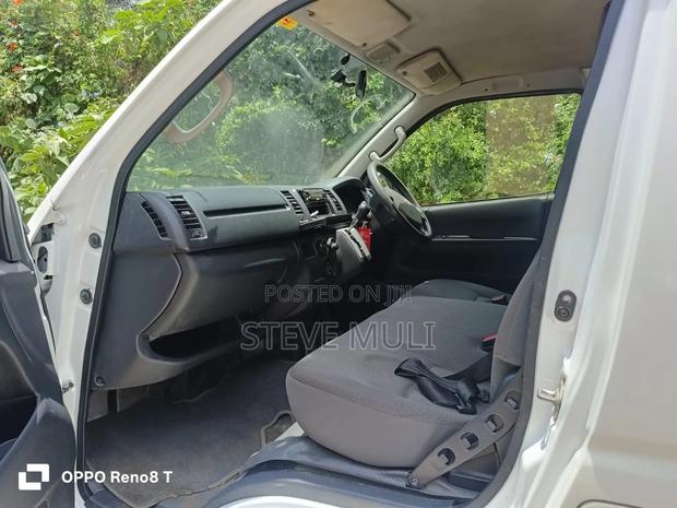 Toyota HiAce 2016 White - thumbnail 14