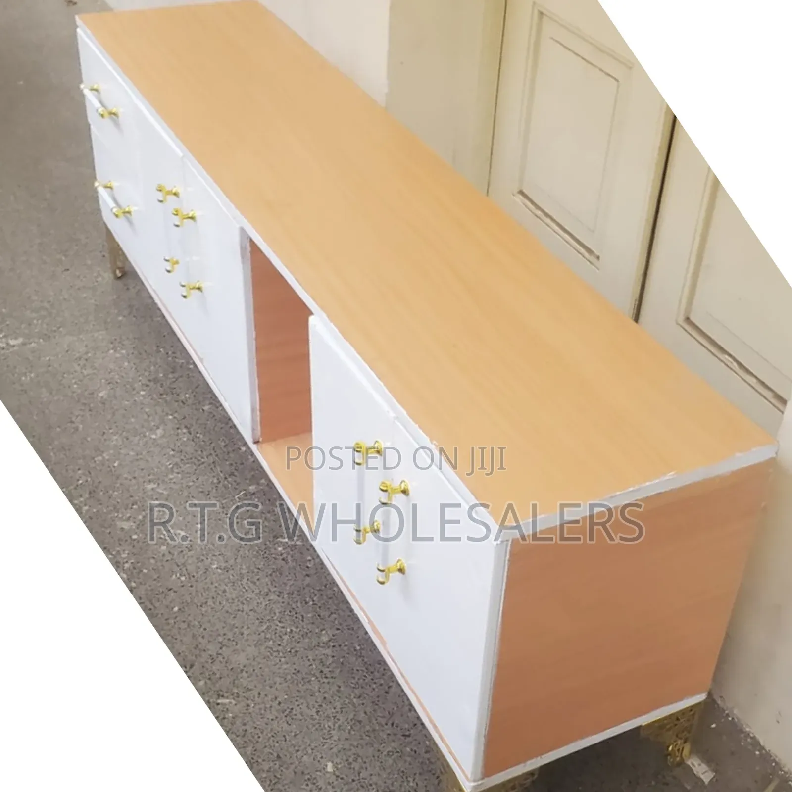 5.5 Ft Laminate Board Tv Cabinet – Stylish Entertainment Unit
