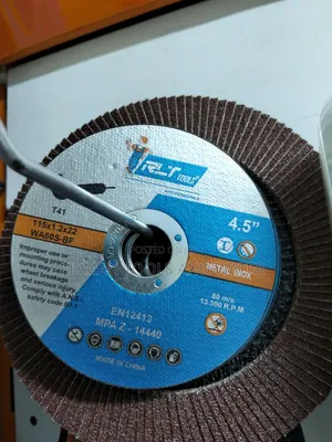 Makita Angle Grinder New 840 Watts 240 v and Free Cutting Disc