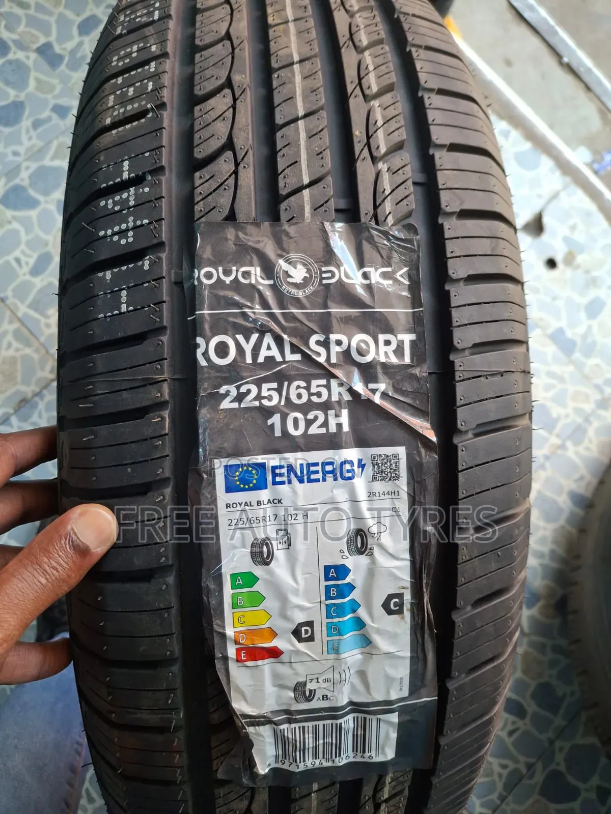 225/65r17 Royalblack