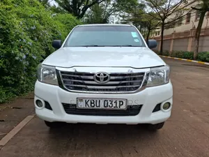 Toyota Hilux 2012 White