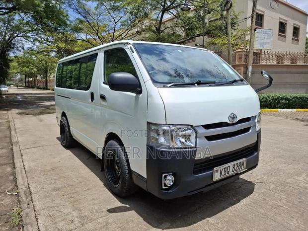 Toyota HiAce 2017 White - main view
