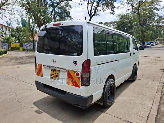Toyota HiAce 2017 White - thumbnail 2