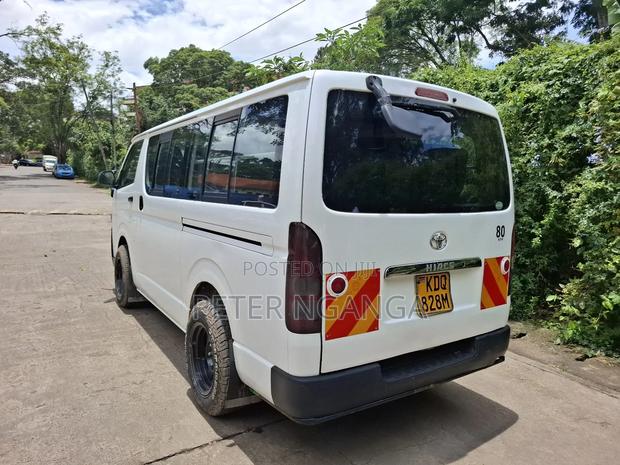 Toyota HiAce 2017 White - thumbnail 4