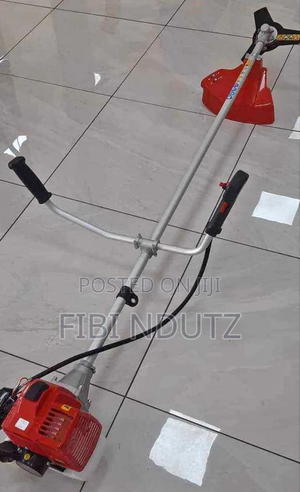 Brush Cutter/Petrol Powered 4 Strike Brush Cutter