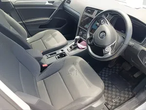 Volkswagen Golf 1.4T SE FWD 2019 Off white