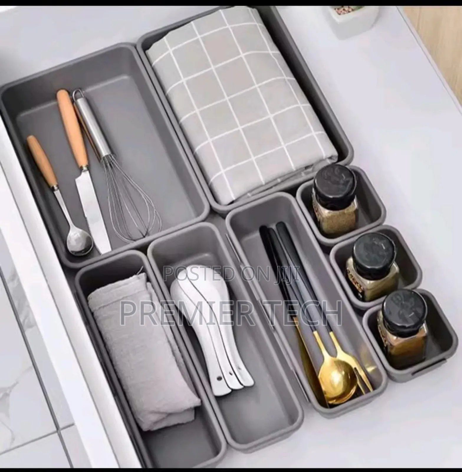 *Compact Cutlery Holder